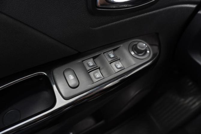 Renault Kaptur I с пробегом 2017 года, цена 1 282 000 рублей, 110856 км, внедорожник, Автокод Объявления