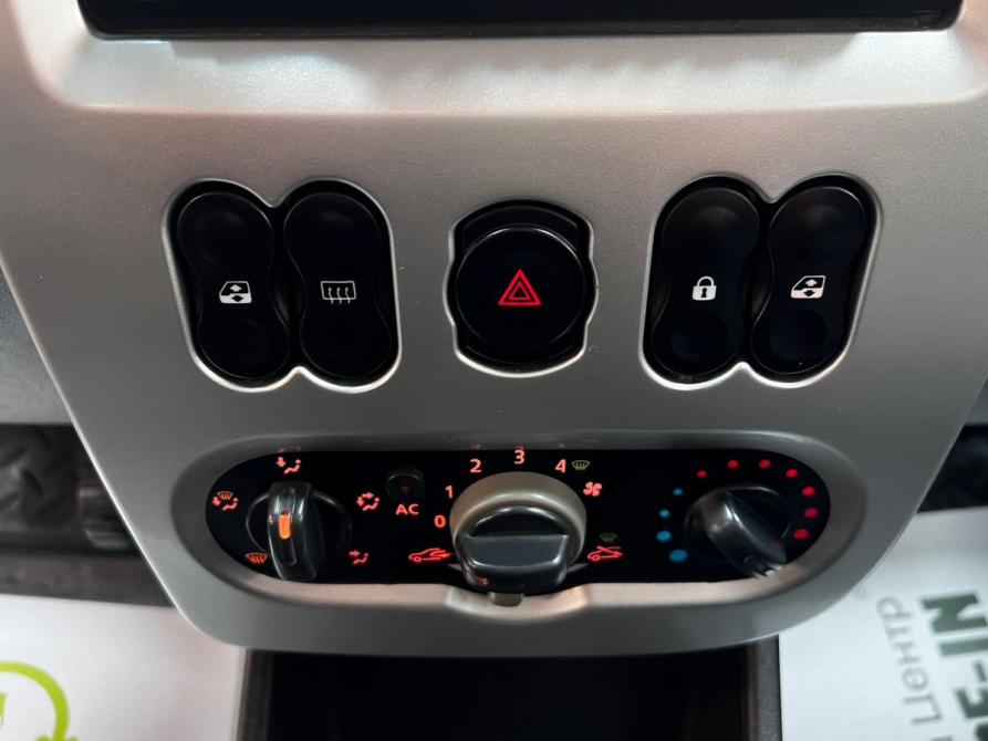 Renault Logan I Рестайлинг Тверь  - изображение 18