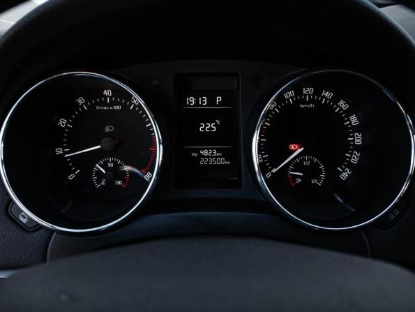 Skoda Yeti I с пробегом 2013 года, цена 888 444 рубля, 223500 км, внедорожник, Автокод Объявления