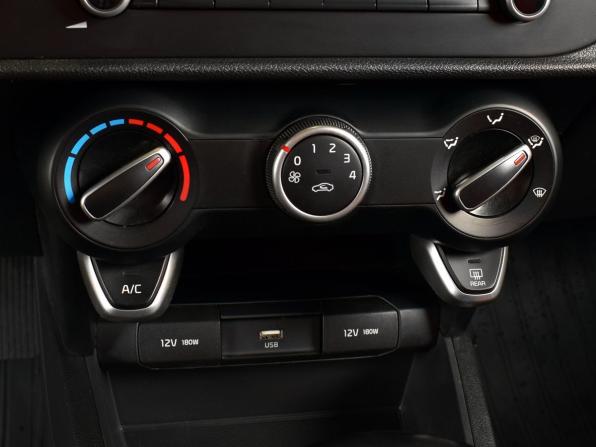 Kia Rio IV Рестайлинг с пробегом 2022 года, цена 1 815 995 рублей, 41283 км, хэтчбек, Автокод Объявления