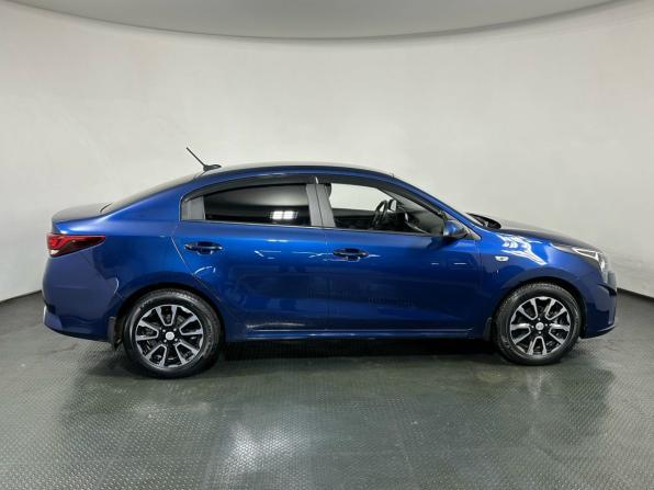 Kia Rio IV Рестайлинг с пробегом 2022 года, цена 1 700 000 рублей, 69968 км, седан, Автокод Объявления