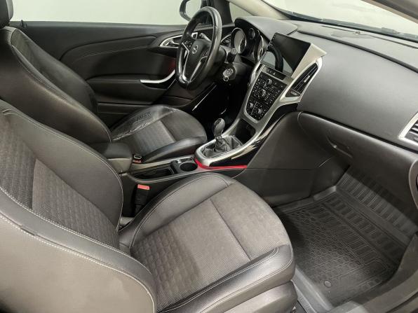 Opel Astra J Рестайлинг с пробегом 2013 года, цена 690 000 рублей, 276386 км, хэтчбек, Автокод Объявления