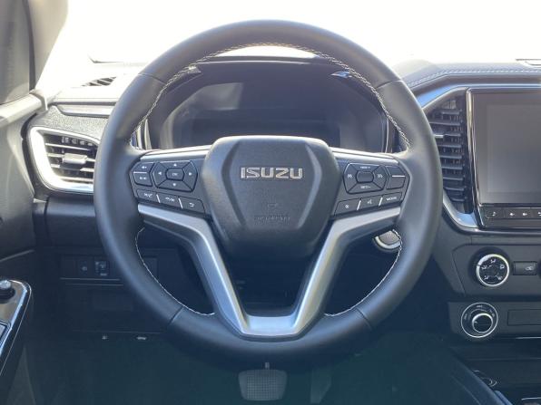 Isuzu D-Max III с пробегом 2025 года, цена 4 500 000 рублей, 88 км, offers.body_type.unknown, Автокод Объявления