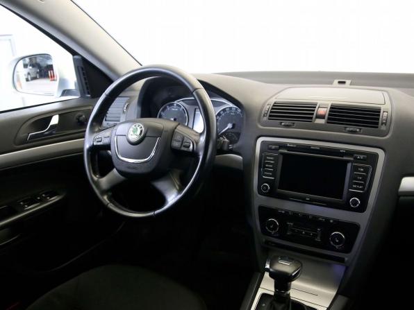 Skoda Octavia II (A5) Рестайлинг с пробегом 2012 года, цена 825 000 рублей, 240277 км, лифтбек, Автокод Объявления