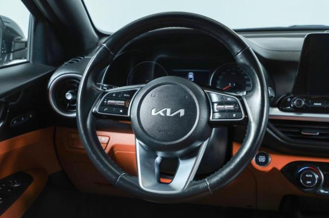 Kia Cerato IV Рестайлинг с пробегом 2022 года, цена 2 499 000 рублей, 48000 км, седан, Автокод Объявления