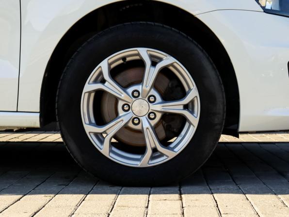 Volkswagen Polo V Рестайлинг с пробегом 2019 года, цена 1 397 000 рублей, 57292 км, седан, Автокод Объявления