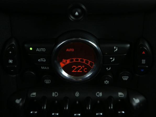 Mini Hatch II (R56) Рестайлинг с пробегом 2011 года, цена 791 000 рублей, 218000 км, хэтчбек, Автокод Объявления