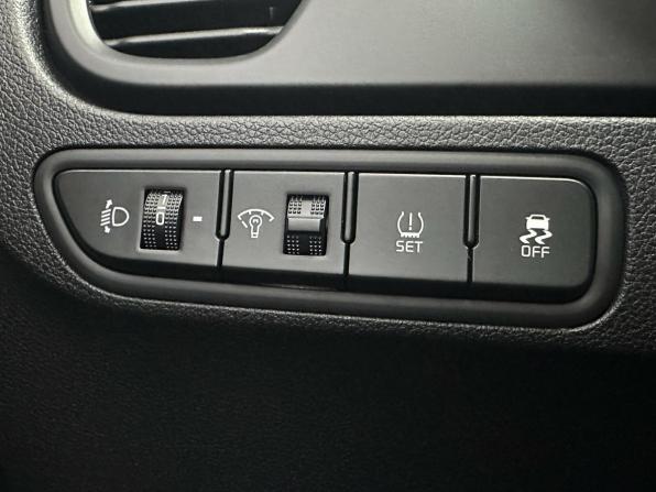 Kia Rio IV Рестайлинг с пробегом 2021 года, цена 1 387 000 рублей, 149053 км, хэтчбек, Автокод Объявления
