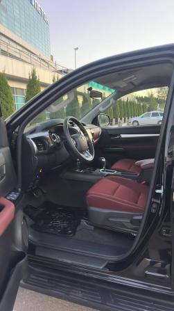 Toyota Hilux VIII Рестайлинг 2 с пробегом 2025 года, цена 7 615 000 рублей, 10 км, пикап, Автокод Объявления