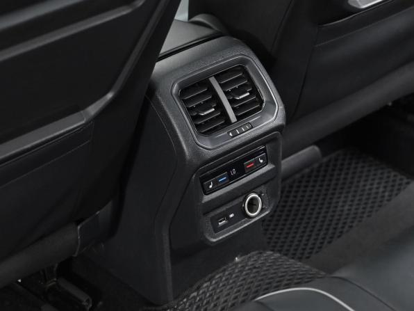Volkswagen Tiguan II с пробегом 2018 года, цена 2 349 000 рублей, 180000 км, внедорожник, Автокод Объявления