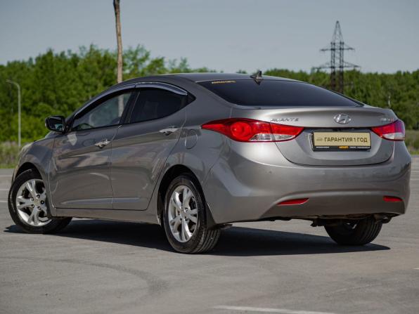 Hyundai Avante V с пробегом 2012 года, цена 877 500 рублей, 202000 км, седан, Автокод Объявления