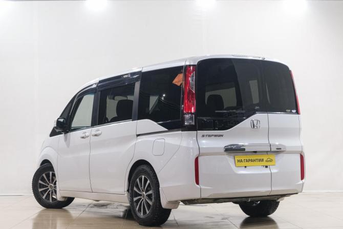 Honda Stepwgn V Рестайлинг с пробегом 2019 года, цена 1 969 000 рублей, 104000 км, минивэн, Автокод Объявления
