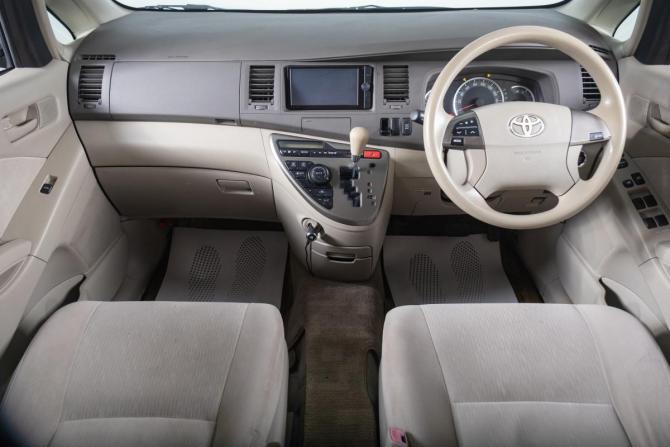 Toyota ISis I Рестайлинг с пробегом 2009 года, цена 1 229 000 рублей, 135000 км, компактвэн, Автокод Объявления