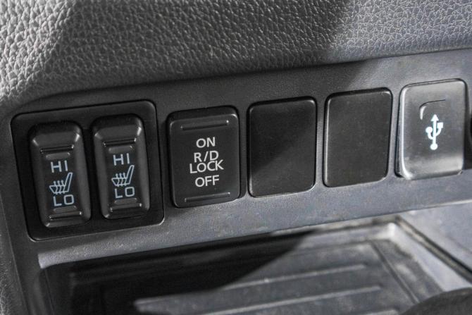 Mitsubishi L200 V с пробегом 2016 года, цена 1 999 000 рублей, 218000 км, offers.body_type.unknown, Автокод Объявления