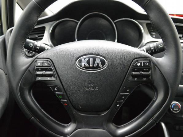 Kia Ceed II Рестайлинг с пробегом 2016 года, цена 901 000 рублей, 330970 км, хэтчбек, Автокод Объявления