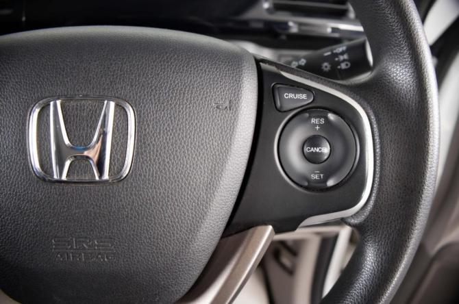 Honda Stepwgn V с пробегом 2015 года, цена 1 899 000 рублей, 82000 км, минивэн, Автокод Объявления