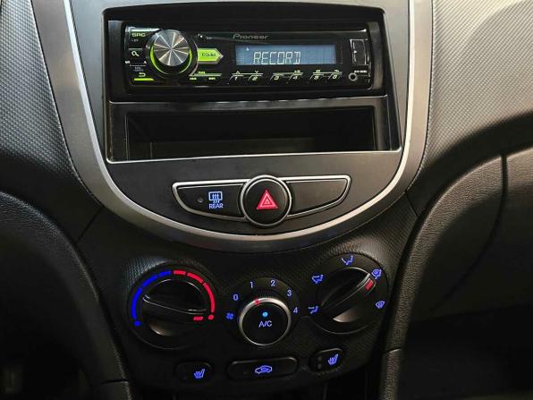 Hyundai Solaris I Рестайлинг с пробегом 2016 года, цена 825 000 рублей, 160252 км, хэтчбек, Автокод Объявления