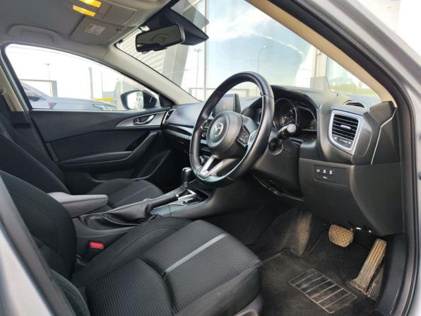 Mazda Axela III Рестайлинг с пробегом 2018 года, цена 1 365 000 рублей, 102600 км, хэтчбек, Автокод Объявления