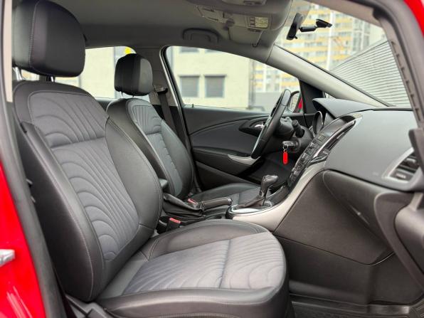 Opel Astra J Рестайлинг с пробегом 2013 года, цена 720 000 рублей, 146000 км, хэтчбек, Автокод Объявления