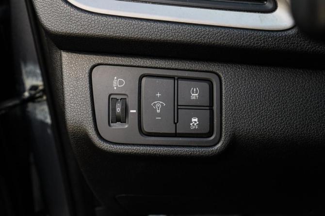 Hyundai Solaris II с пробегом 2018 года, цена 980 000 рублей, 212822 км, седан, Автокод Объявления