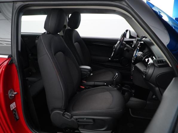 Mini Hatch III (F55/F56) с пробегом 2018 года, цена 1 599 077 рублей, 130540 км, хэтчбек, Автокод Объявления
