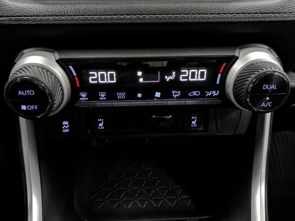 Toyota RAV4 V (XA50) с пробегом 2021 года, цена 3 050 000 рублей, 62472 км, внедорожник, Автокод Объявления