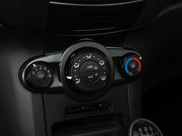 Ford Fiesta Mk6 Рестайлинг с пробегом 2016 года, цена 870 000 рублей, 86596 км, седан, Автокод Объявления