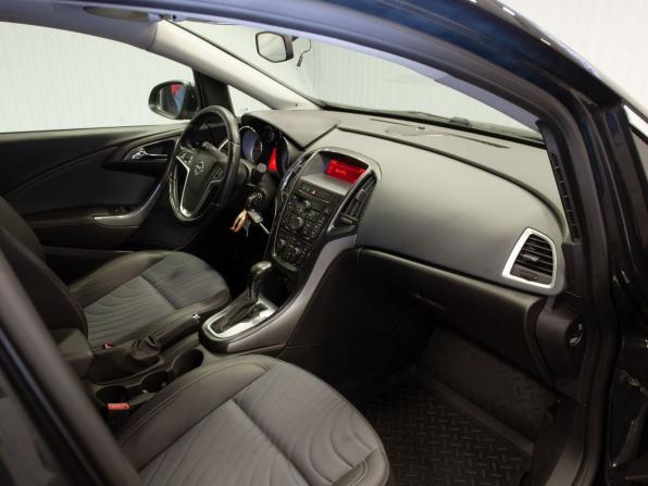 Opel Astra J Рестайлинг с пробегом 2013 года, цена 920 000 рублей, 118975 км, хэтчбек, Автокод Объявления