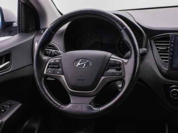 Hyundai Solaris II с пробегом 2018 года, цена 970 000 рублей, 174795 км, седан, Автокод Объявления