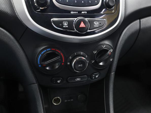 Hyundai Solaris I с пробегом 2013 года, цена 698 000 рублей, 180000 км, хэтчбек, Автокод Объявления