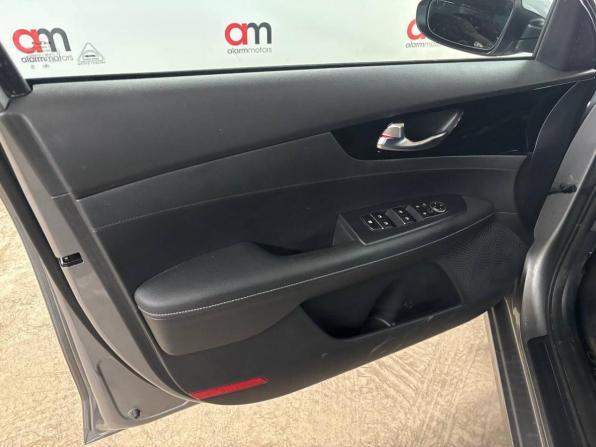 Kia Cerato IV Рестайлинг с пробегом 2022 года, цена 2 249 000 рублей, 93000 км, седан, Автокод Объявления