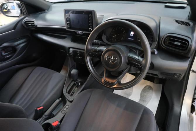 Toyota Yaris IV с пробегом 2021 года, цена 1 349 000 рублей, 82000 км, хэтчбек, Автокод Объявления