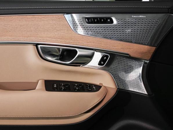 Volvo XC90 II Рестайлинг 2 с пробегом 2025 года, цена 10 750 000 рублей, 1104 км, внедорожник, Автокод Объявления