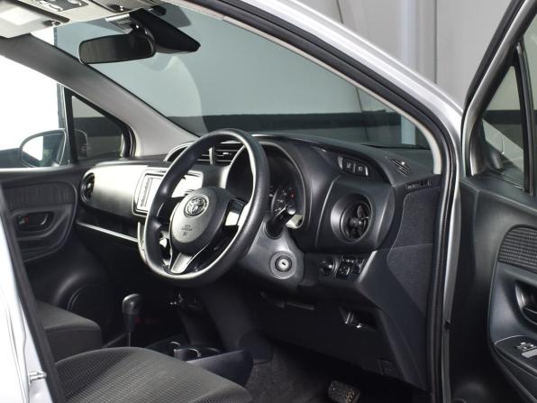 Toyota Vitz III (XP130) Рестайлинг 2 с пробегом 2018 года, цена 899 995 рублей, 112399 км, хэтчбек, Автокод Объявления