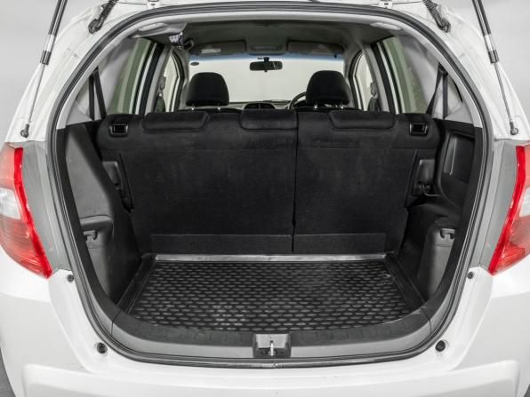 Honda Fit II с пробегом 2013 года, цена 910 000 рублей, 85598 км, хэтчбек, Автокод Объявления
