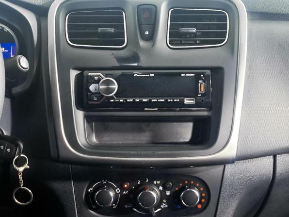 Renault Logan II с пробегом 2017 года, цена 579 000 рублей, 269987 км, седан, Автокод Объявления