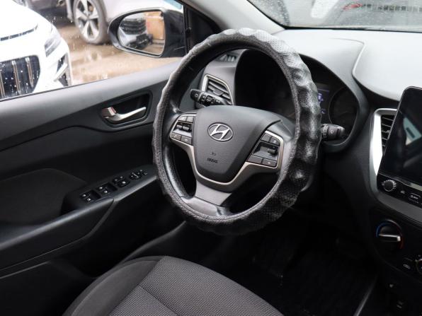 Hyundai Solaris II с пробегом 2017 года, цена 1 200 000 рублей, 155073 км, седан, Автокод Объявления