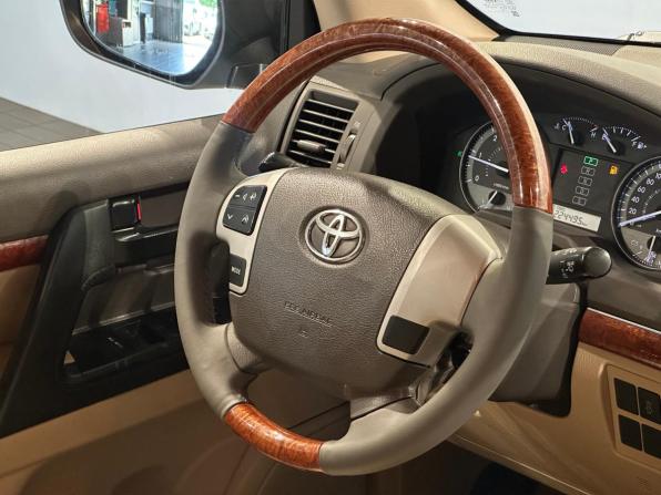 Toyota Land Cruiser 200 Series Рестайлинг 1 с пробегом 2013 года, цена 3 180 000 рублей, 224493 км, внедорожник, Автокод Объявления