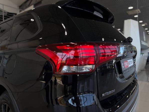 Mitsubishi Outlander III Рестайлинг 3 с пробегом 2019 года, цена 2 099 900 рублей, 165000 км, внедорожник, Автокод Объявления