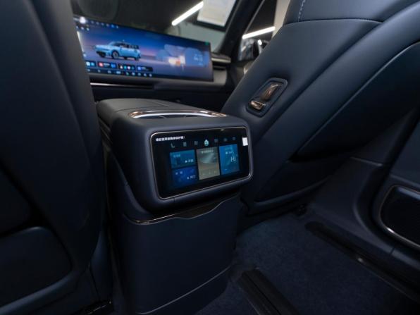 Lynk &amp; Co 900 с пробегом 2025 года, цена 7 750 000 рублей, 69 км, внедорожник, Автокод Объявления