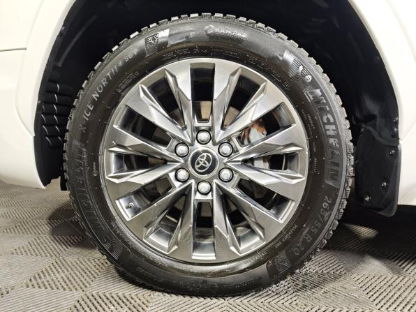 Toyota Land Cruiser 300 Series с пробегом 2022 года, цена 10 235 000 рублей, 47177 км, внедорожник, Автокод Объявления