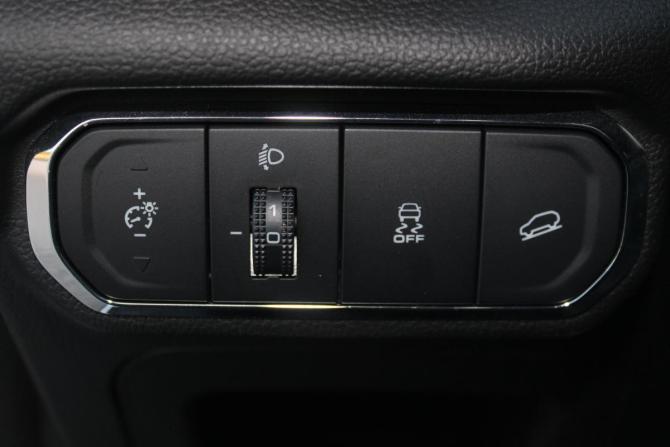 Haval Jolion I Рестайлинг с пробегом 2024 года, цена 1 875 000 рублей, 36056 км, внедорожник, Автокод Объявления