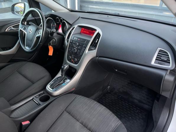 Opel Astra J с пробегом 2010 года, цена 630 000 рублей, 191000 км, хэтчбек, Автокод Объявления