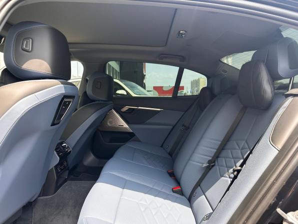BMW 5 серии VIII (G60/G61/G68) с пробегом 2025 года, цена 7 700 000 рублей, 5613 км, седан, Автокод Объявления