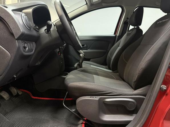 Renault Sandero II Рестайлинг с пробегом 2019 года, цена 1 275 000 рублей, 92175 км, хэтчбек, Автокод Объявления