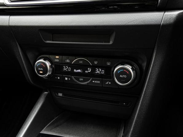Mazda Axela III Рестайлинг с пробегом 2016 года, цена 1 400 000 рублей, 62328 км, хэтчбек, Автокод Объявления