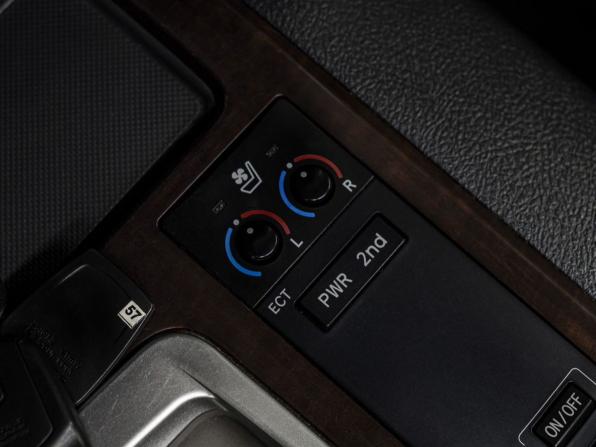 Toyota Land Cruiser 200 Series Рестайлинг 1 с пробегом 2015 года, цена 4 779 000 рублей, 168008 км, внедорожник, Автокод Объявления