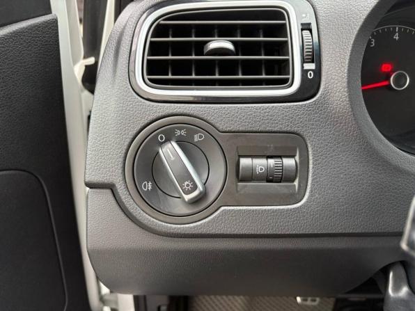 Volkswagen Polo V Рестайлинг с пробегом 2018 года, цена 990 000 рублей, 158000 км, седан, Автокод Объявления