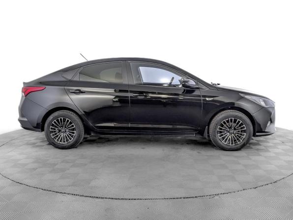 Hyundai Solaris II Рестайлинг с пробегом 2021 года, цена 1 400 000 рублей, 112328 км, седан, Автокод Объявления