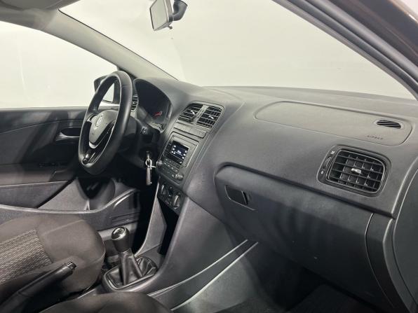 Volkswagen Polo V Рестайлинг с пробегом 2017 года, цена 1 100 000 рублей, 109087 км, седан, Автокод Объявления